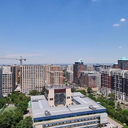Five Business-Class Rooms In R-House Near Mega Center Almaty Bagian luar foto