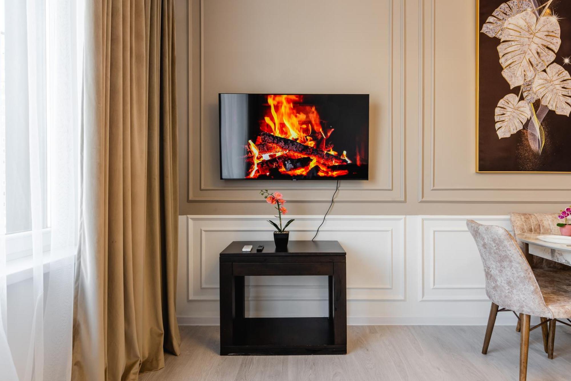 Five Business-Class Rooms In R-House Near Mega Center Almaty Bagian luar foto