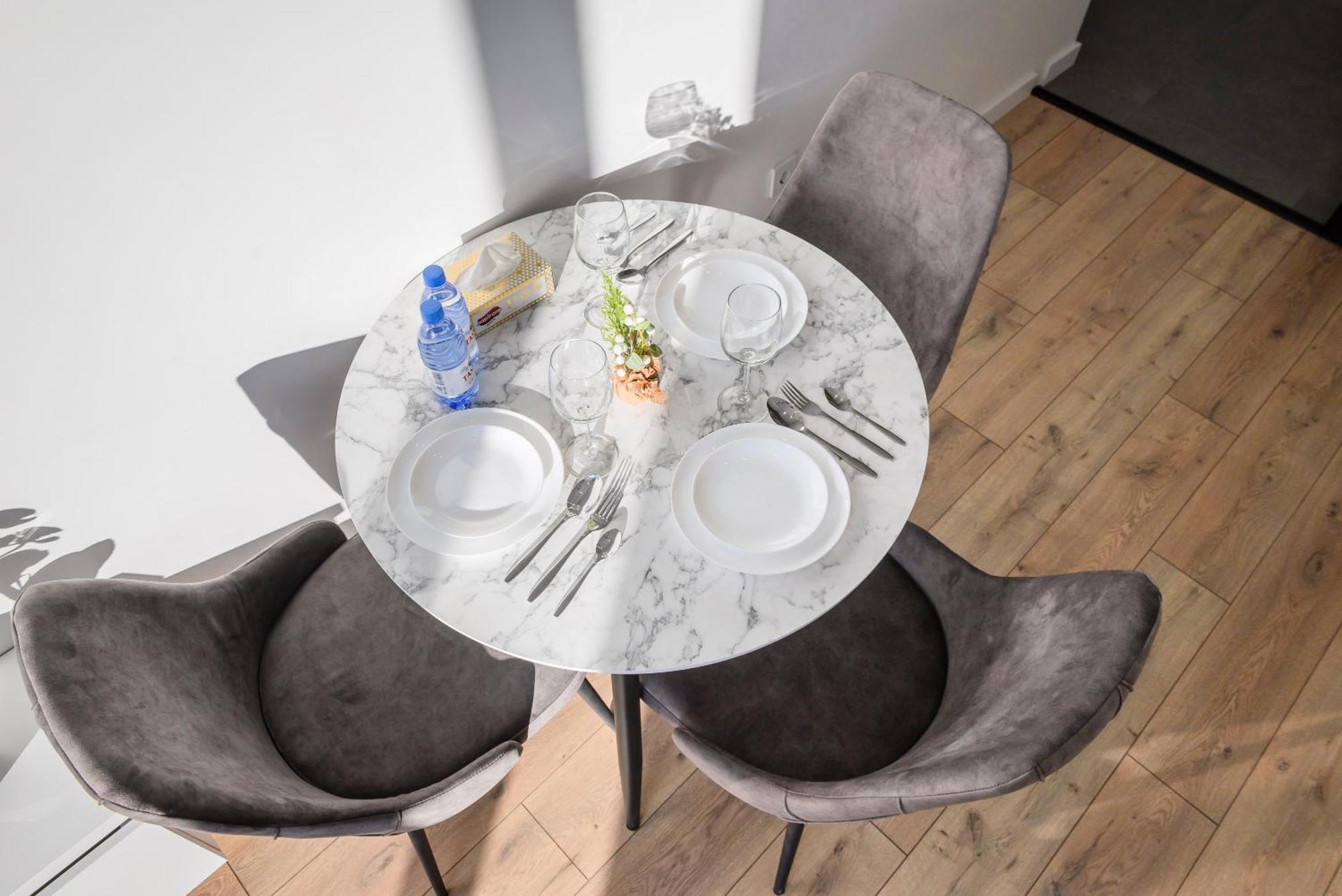 Five Business-Class Rooms In R-House Near Mega Center Almaty Bagian luar foto