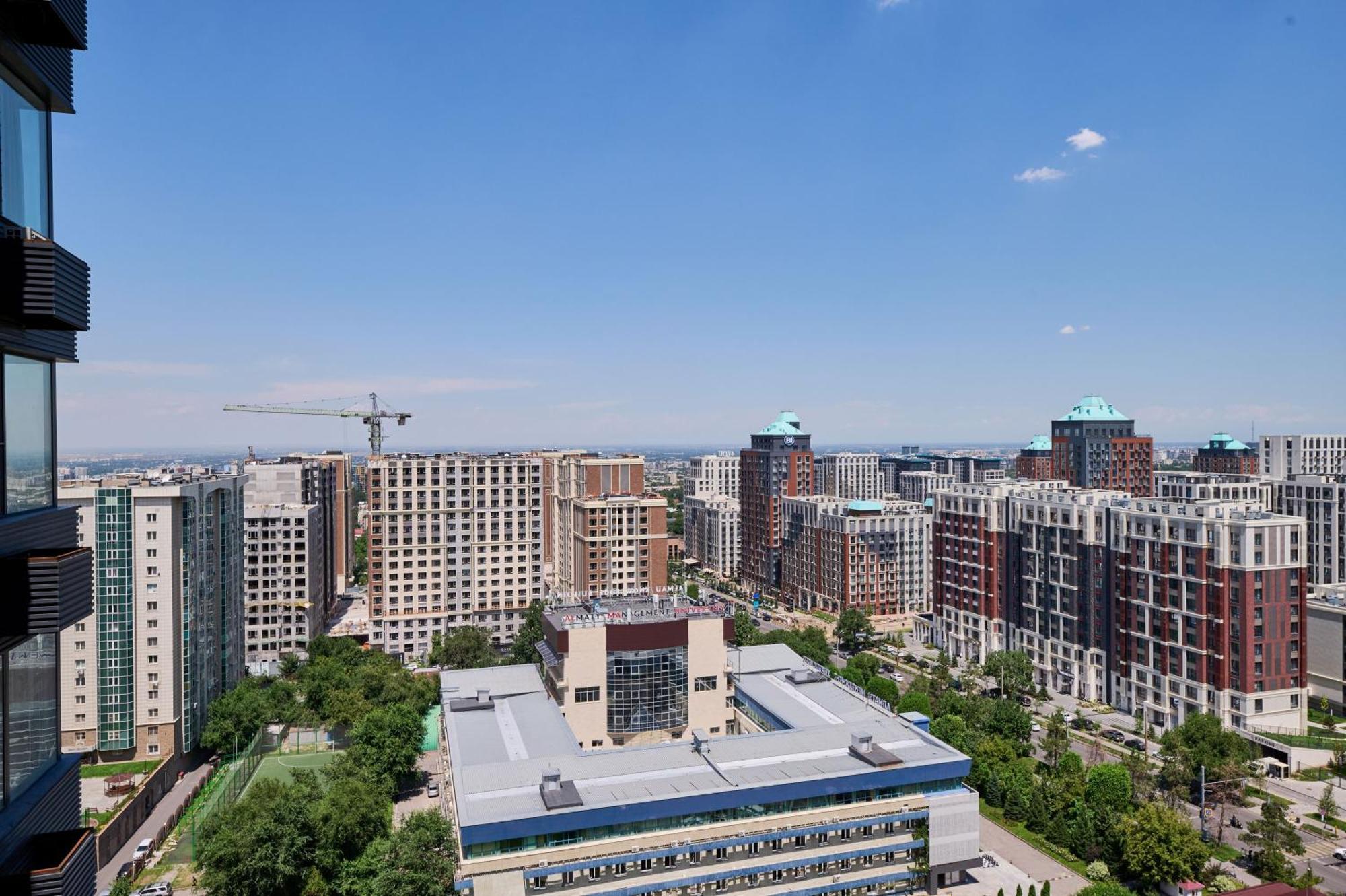Five Business-Class Rooms In R-House Near Mega Center Almaty Bagian luar foto