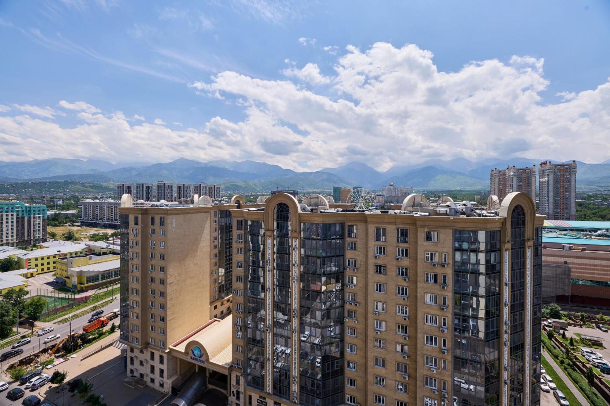 Five Business-Class Rooms In R-House Near Mega Center Almaty Bagian luar foto