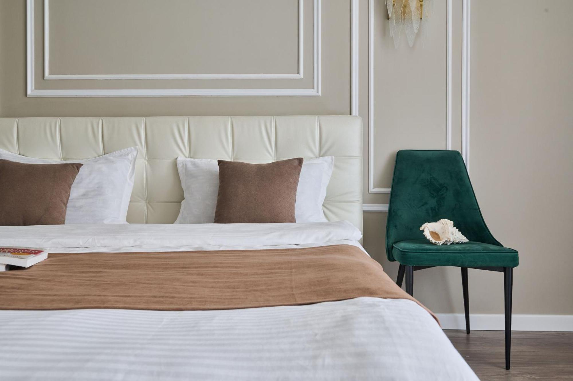 Five Business-Class Rooms In R-House Near Mega Center Almaty Bagian luar foto