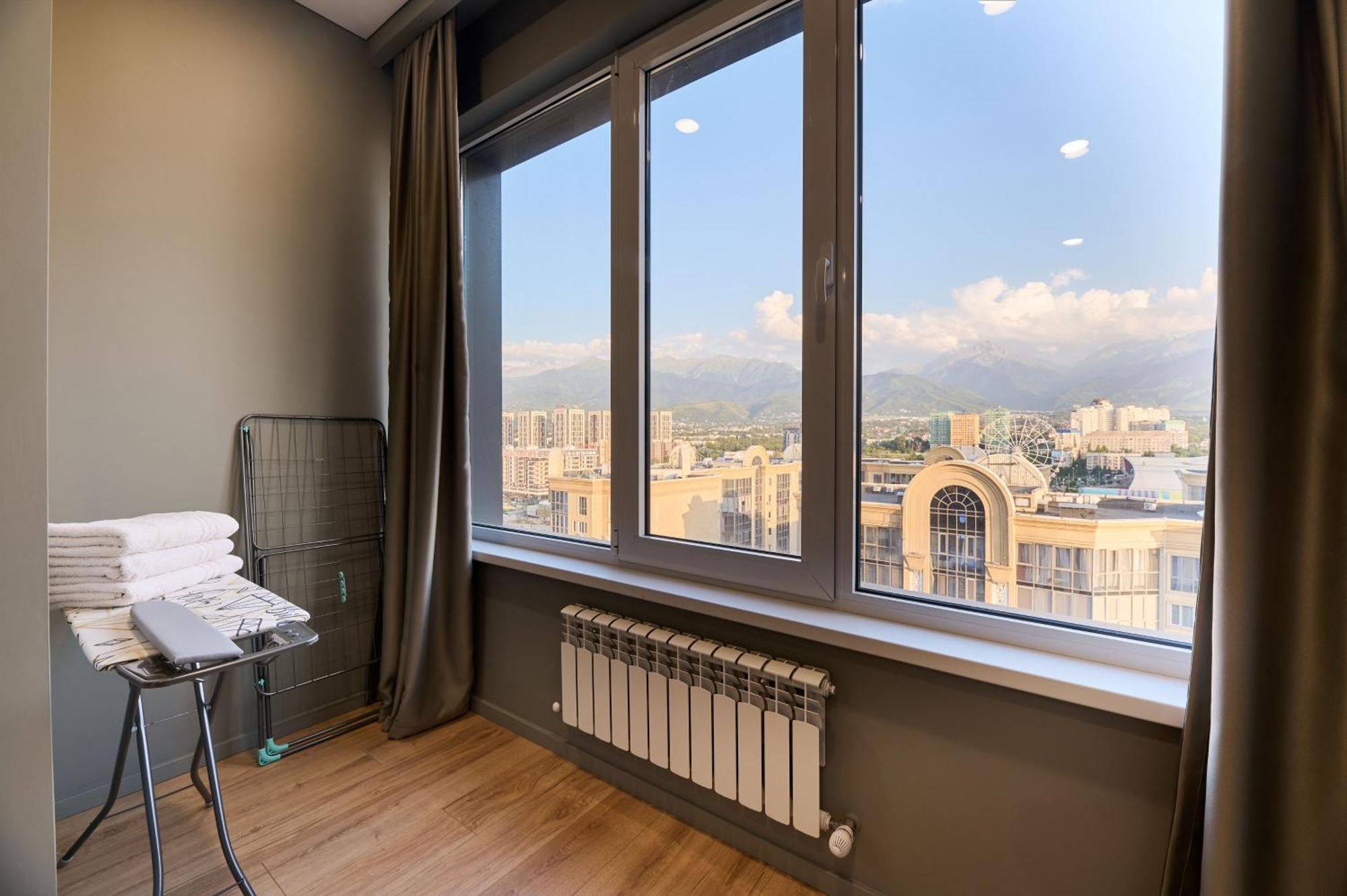 Five Business-Class Rooms In R-House Near Mega Center Almaty Bagian luar foto