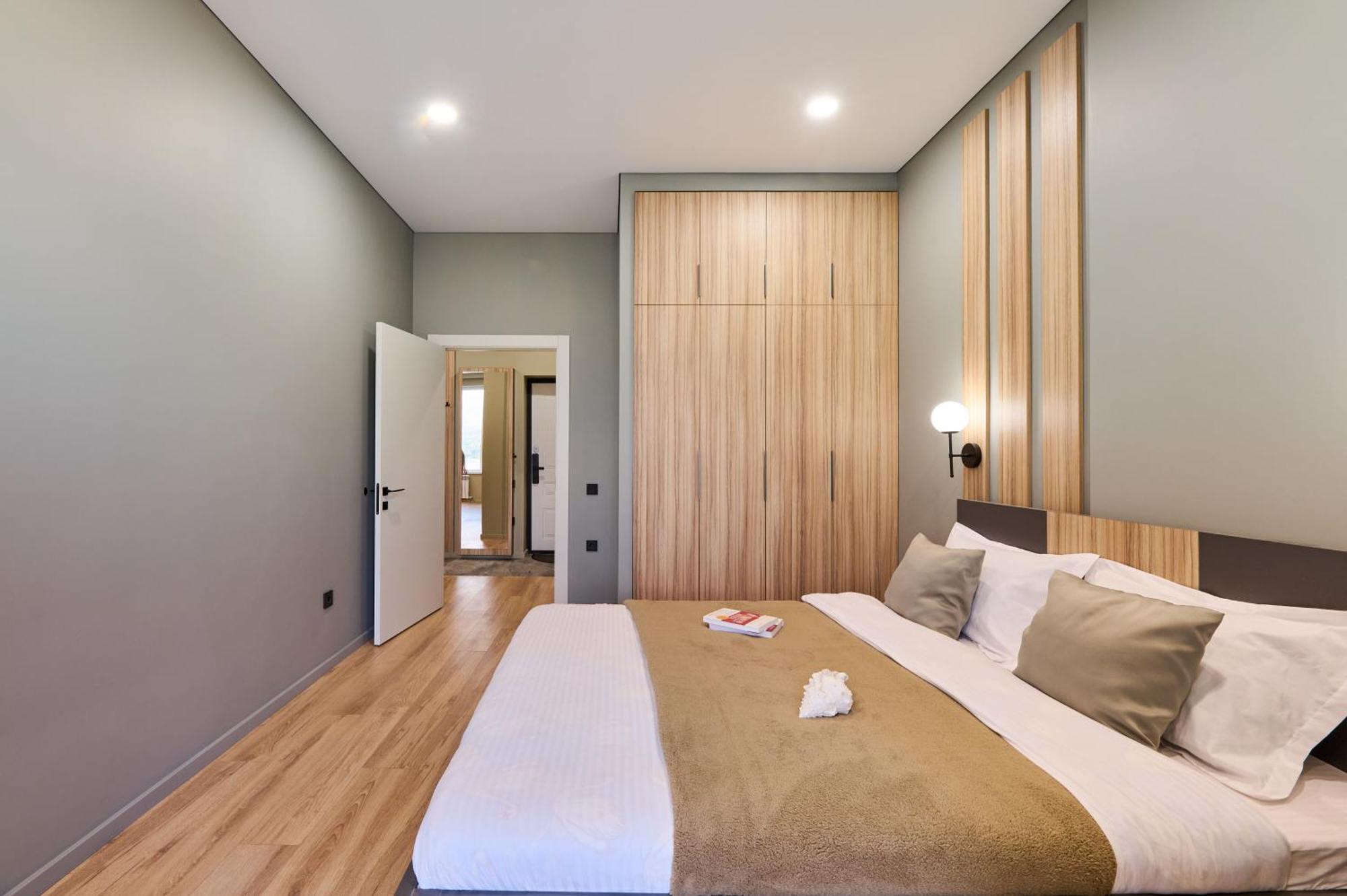 Five Business-Class Rooms In R-House Near Mega Center Almaty Bagian luar foto