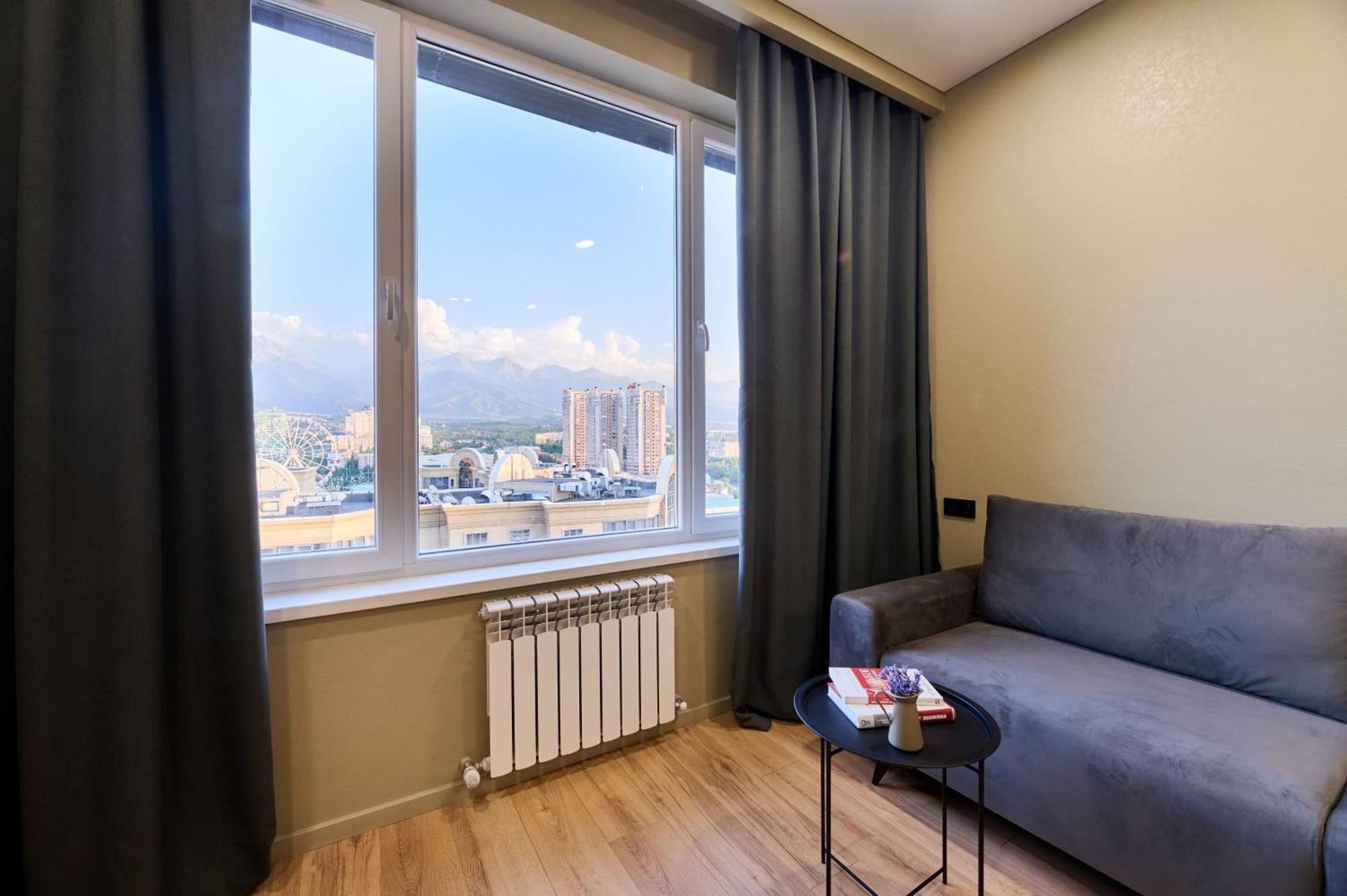 Five Business-Class Rooms In R-House Near Mega Center Almaty Bagian luar foto